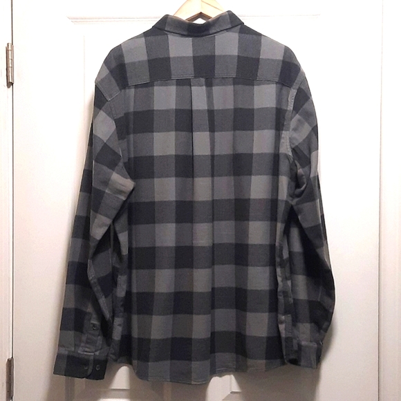 Eddie Bauer Classic Fit Flannel - Picture 5 of 5